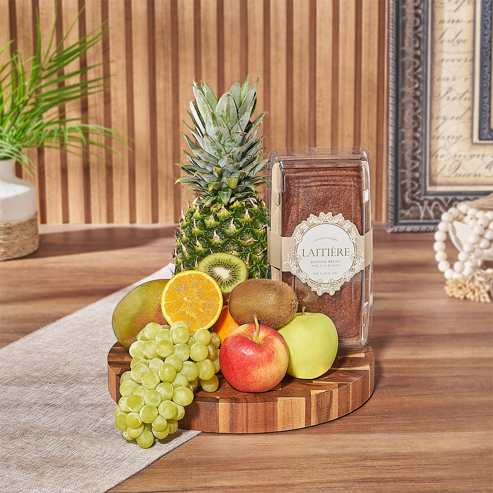 Classic Fruit Basket with Banana Bread – how the gift is presented