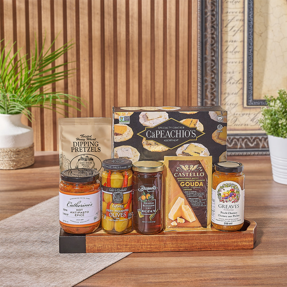 Premium Gourmet Appetizer Set Featuring Gouda, Honey, and Olives – how the gift is presented