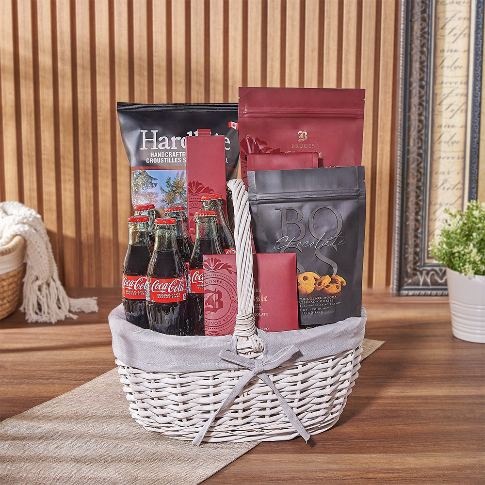 Deluxe Gourmet Snack Gift Basket – how the gift is presented