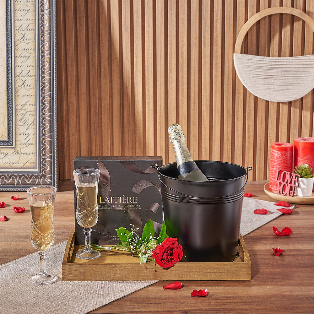 Valentine's Day Bubbly & Rose Bucket – how the gift is presented