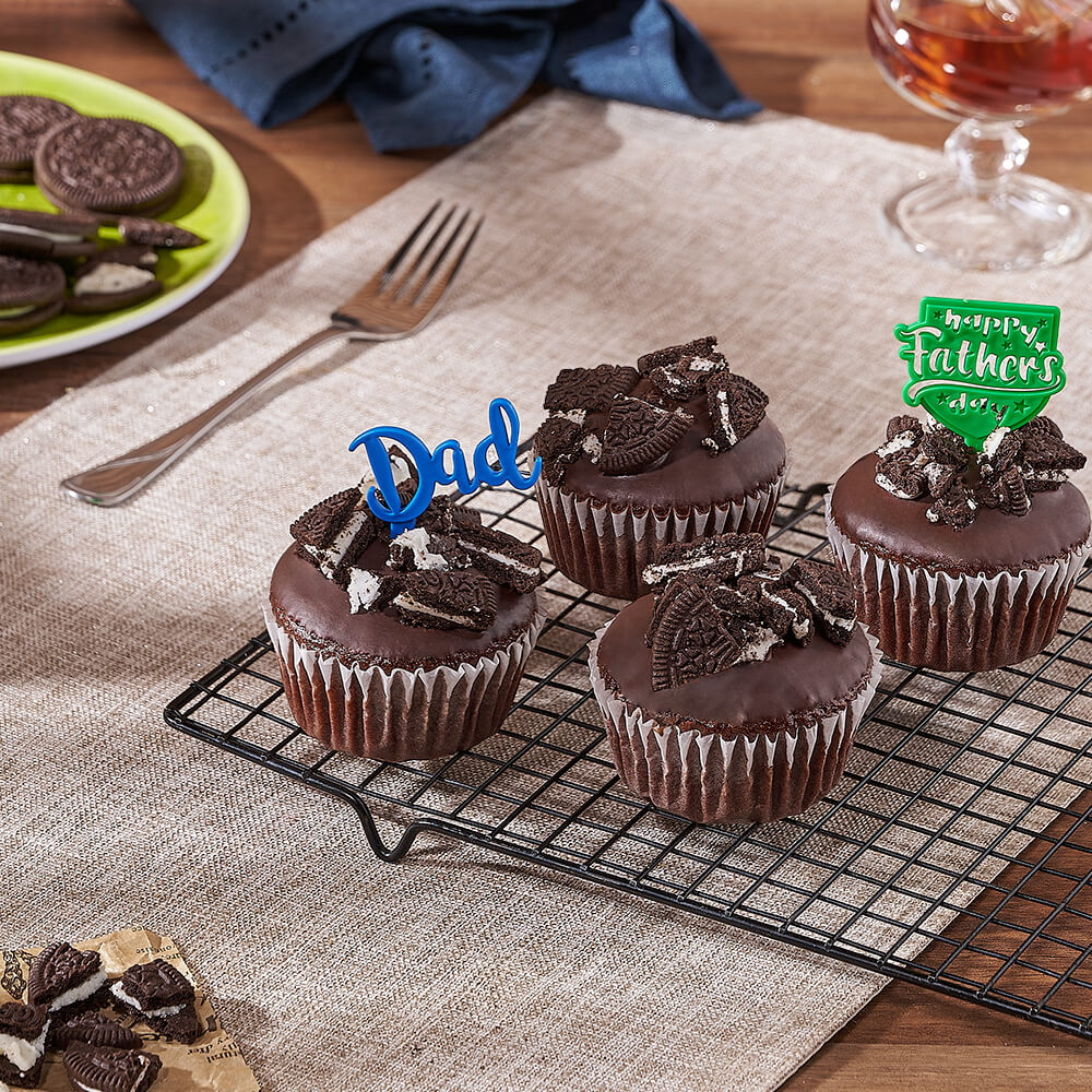 Father's Day Chocolate Oreo Cupcakes – how the gift is presented