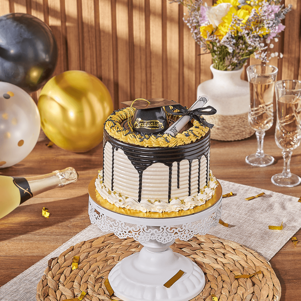 Black and Gold Graduation Cake – how the gift is presented