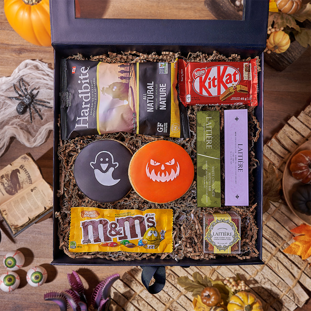 Halloween Candy and Chips Basket – how the gift is presented