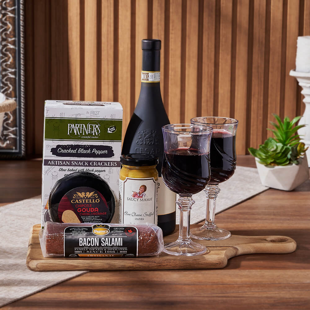 Classic Wine Gift Basket with Gourmet Salami and Crackers – how the gift is presented