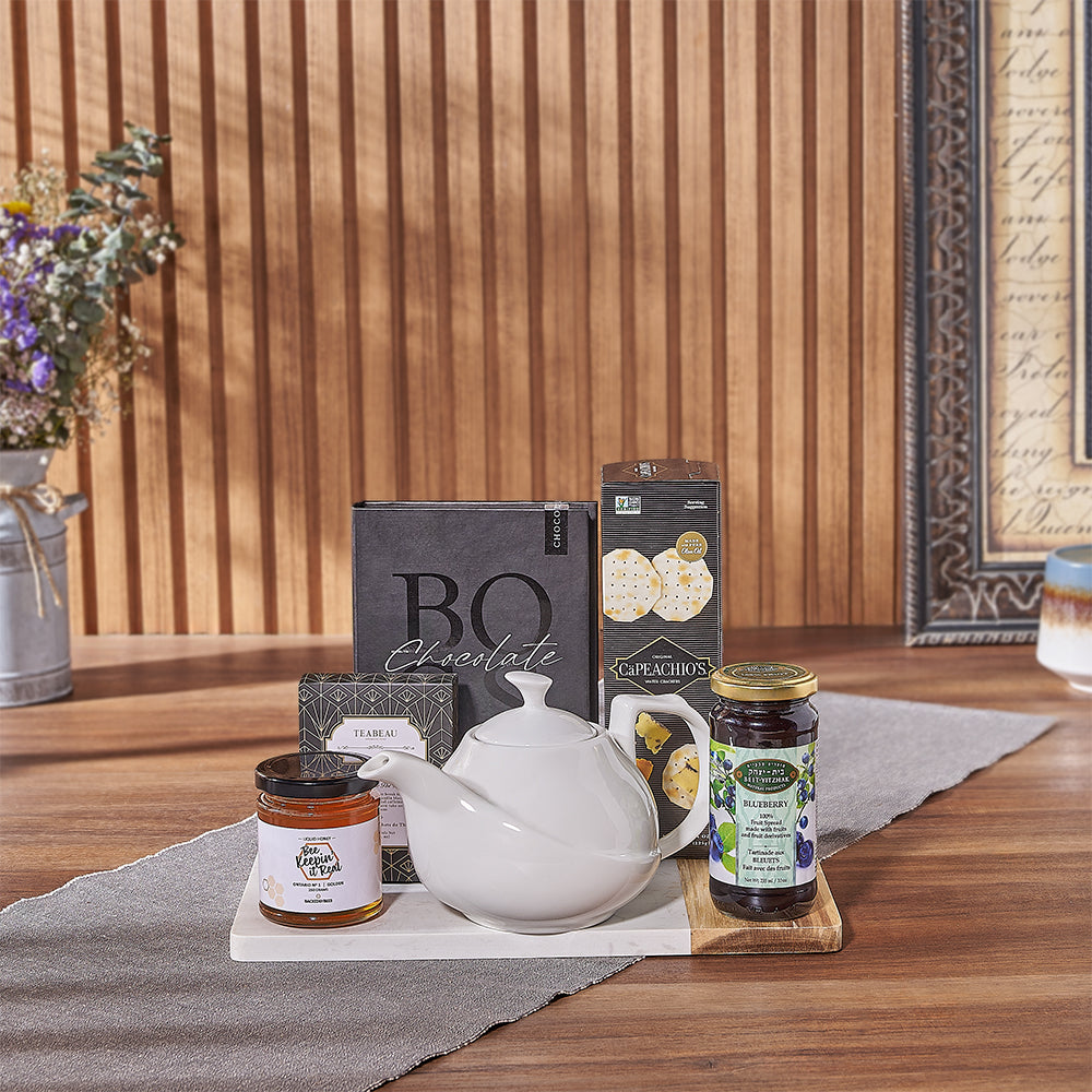 Classic Blueberry Spread and Vanilla Tea Gift Basket – how the gift is presented