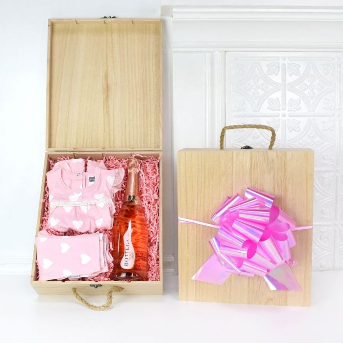 Champagne Gift Crate for Newborn – how the gift is presented