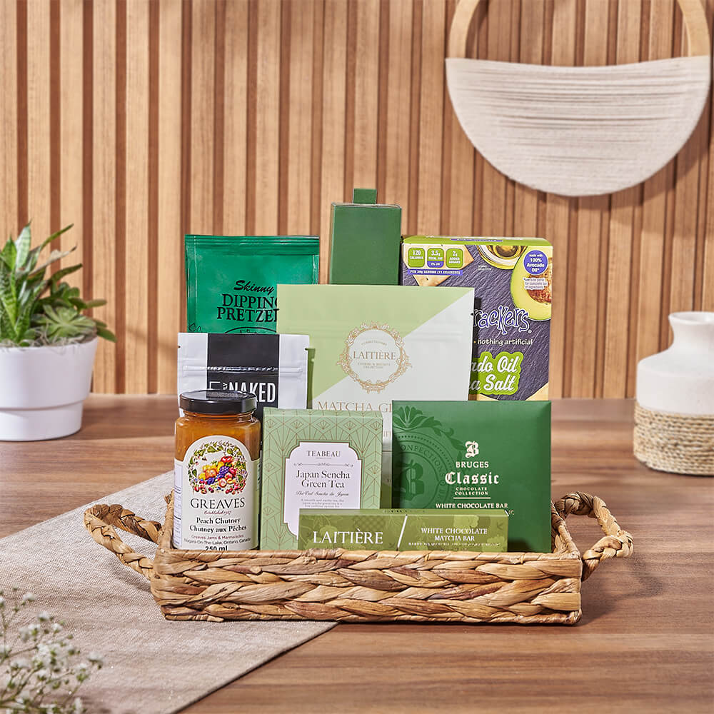 Signature Gourmet Snack Collection Gift Basket – how the gift is presented