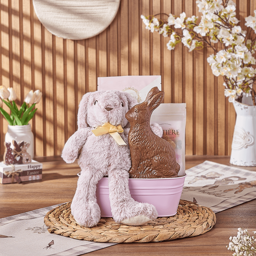 Pink Easter Bucket with Chocolate Bunny – how the gift is presented