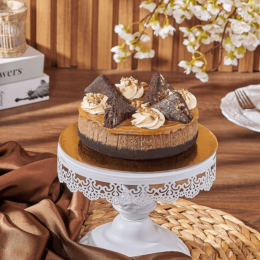 Caramel Pecan Chocolate Cake – how the gift is presented
