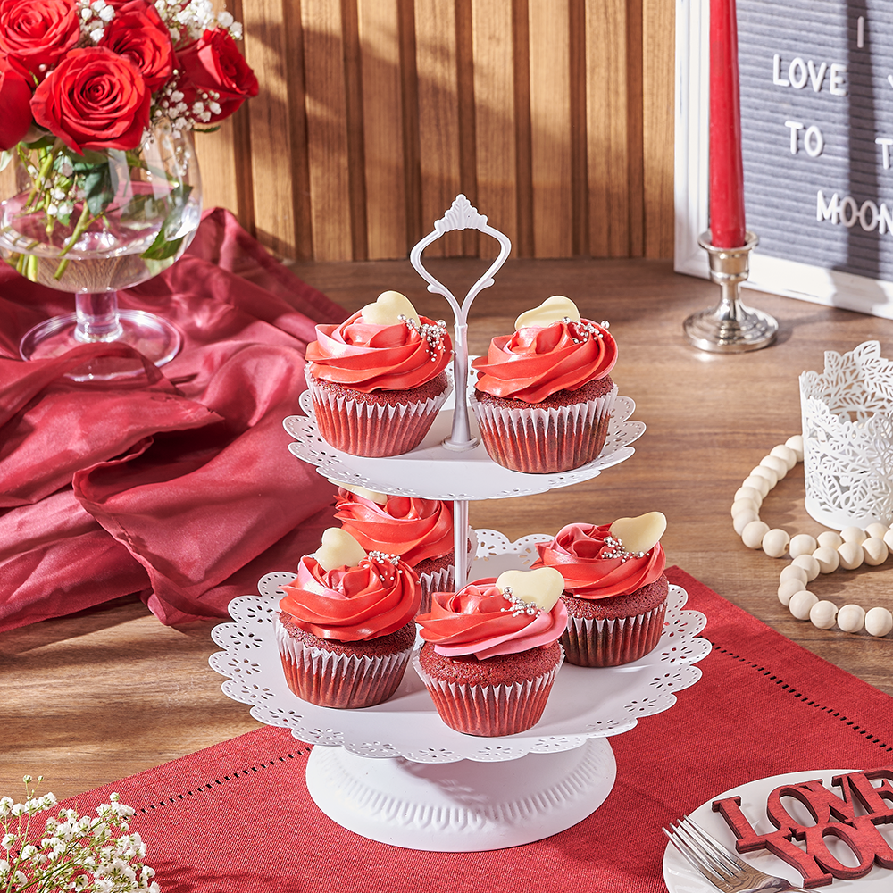 Valentine's Day Red Velvet Heart Cupcakes – how the gift is presented