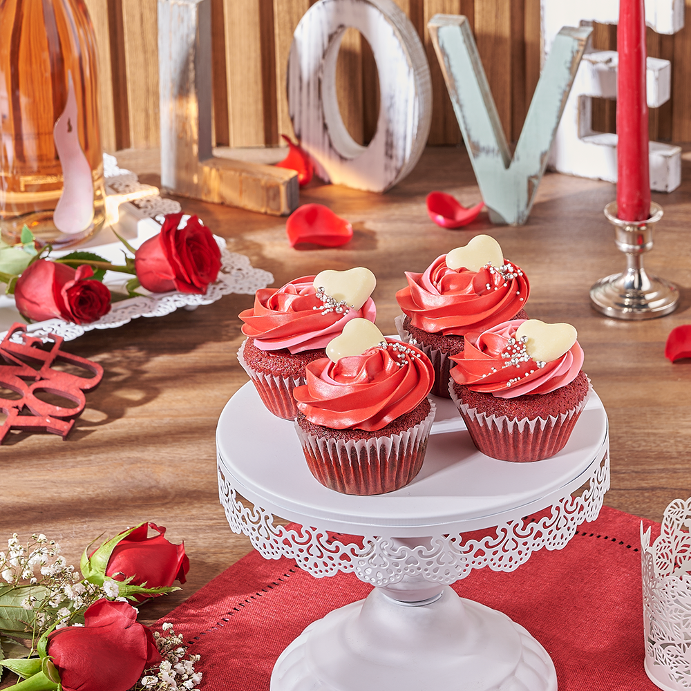 Valentine's White Chocolate Heart Cupcakes – how the gift is presented