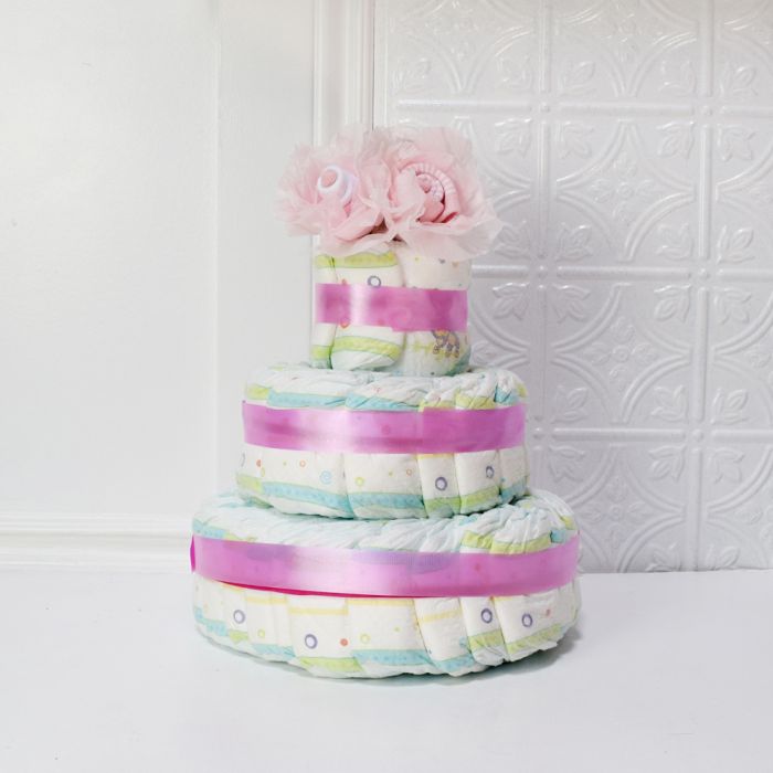 Newborn Pink Sock Roses Cake – how the gift is presented