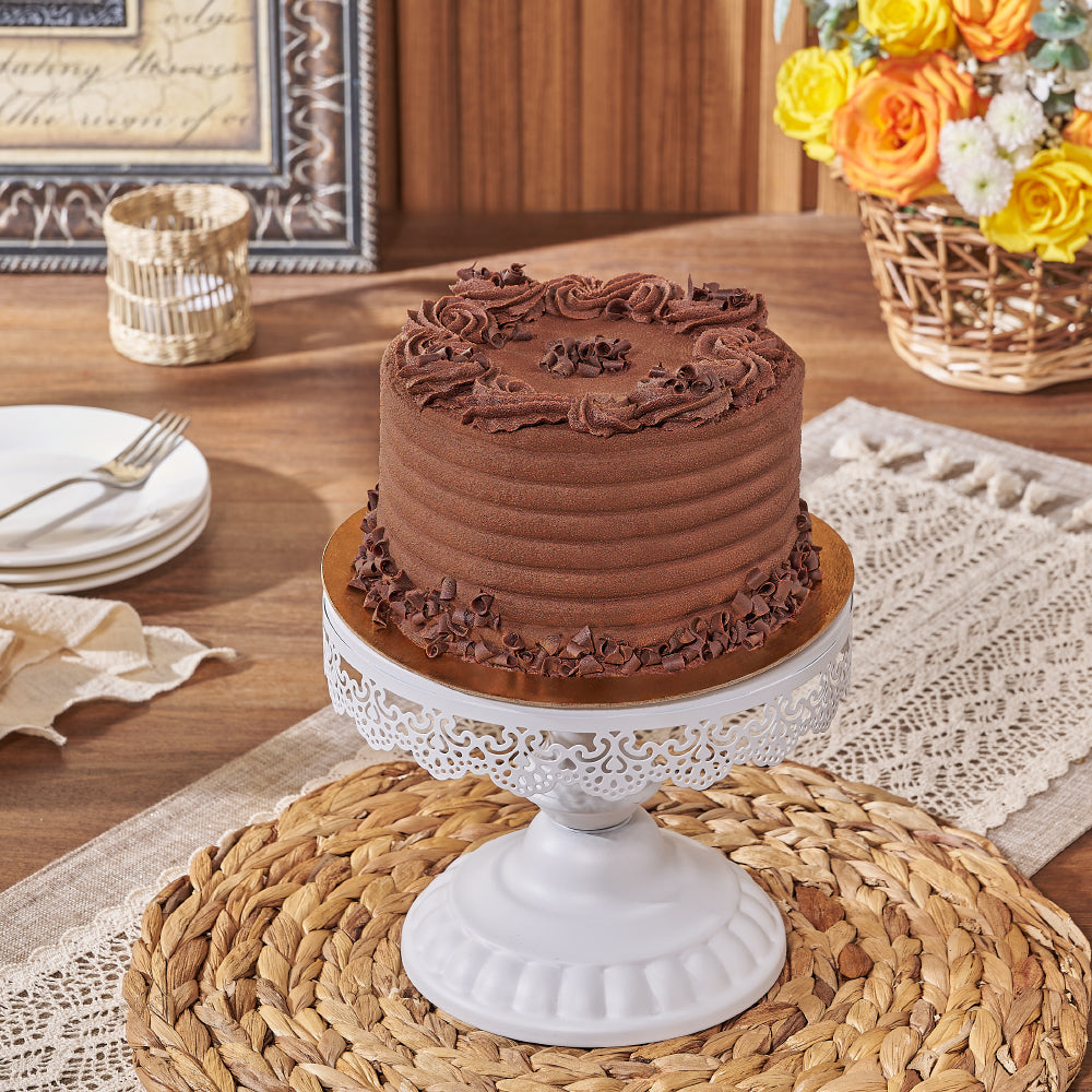Decadent Chocolate Cake with Chocolate Frosting – how the gift is presented