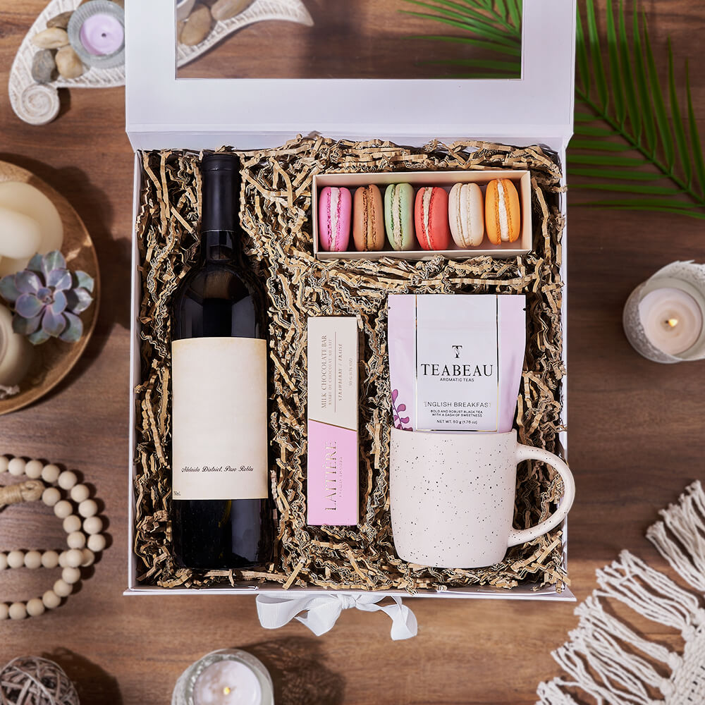 Classic Gourmet Gift Set with Assorted Macarons and Wine – how the gift is presented
