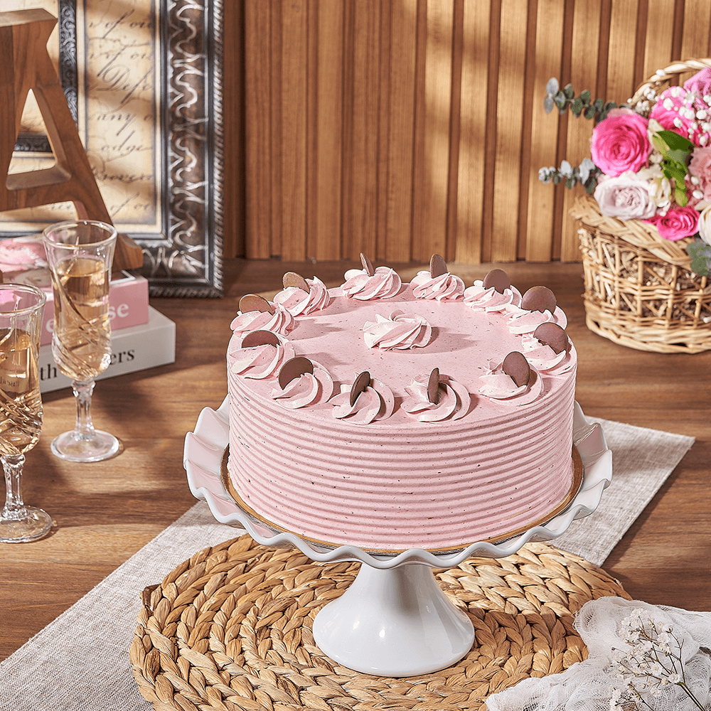 Strawberry Buttercream Layered Cake – how the gift is presented