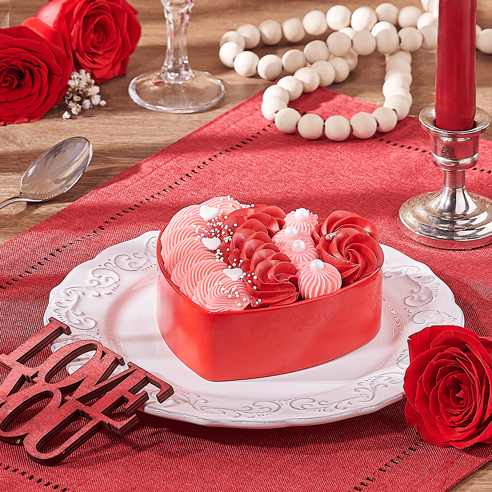 Heart Tin Red Velvet Cake – how the gift is presented