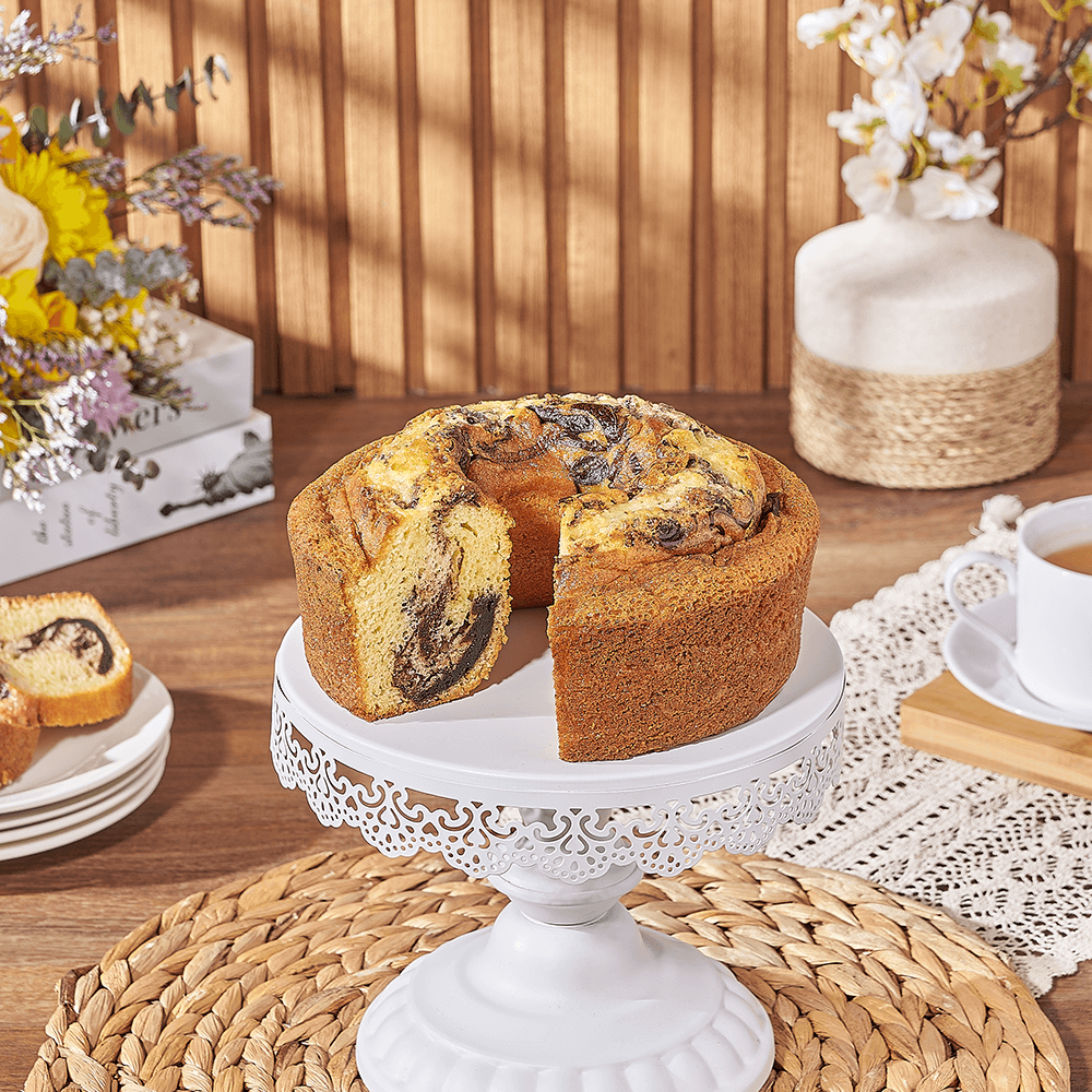 Marble Vanilla-Chocolate Cake – how the gift is presented