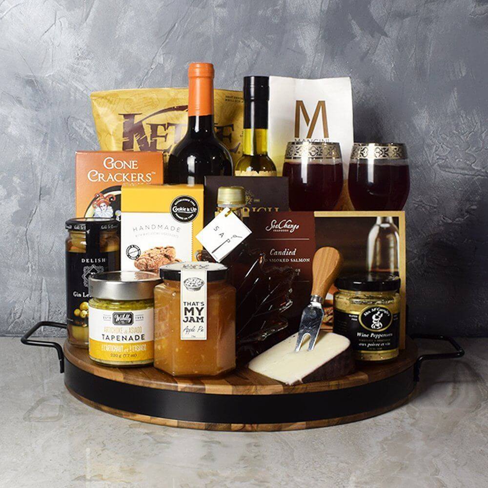 Summer BBQ Gifts have never looked so good and tasted so delicious, especially with this gift set. This gift is perfect for the hostess and will be a big hit! The Summer BBQ Entertainment Board gift features an assortment of crackers, dips, chips, pasta, a bottle of wine, salmon and much more from Canada Baskets - Canada Delivery