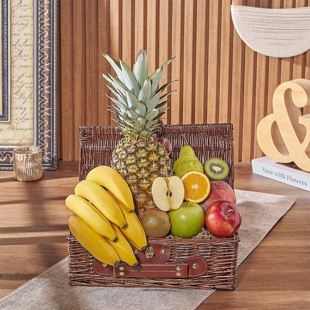 Willow Wicker Picnic Basket with Fruit – how the gift is presented