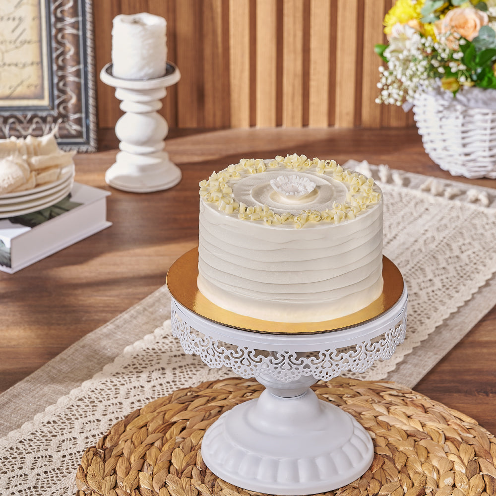 Classic Vanilla Layer Cake 6-Inch – how the gift is presented