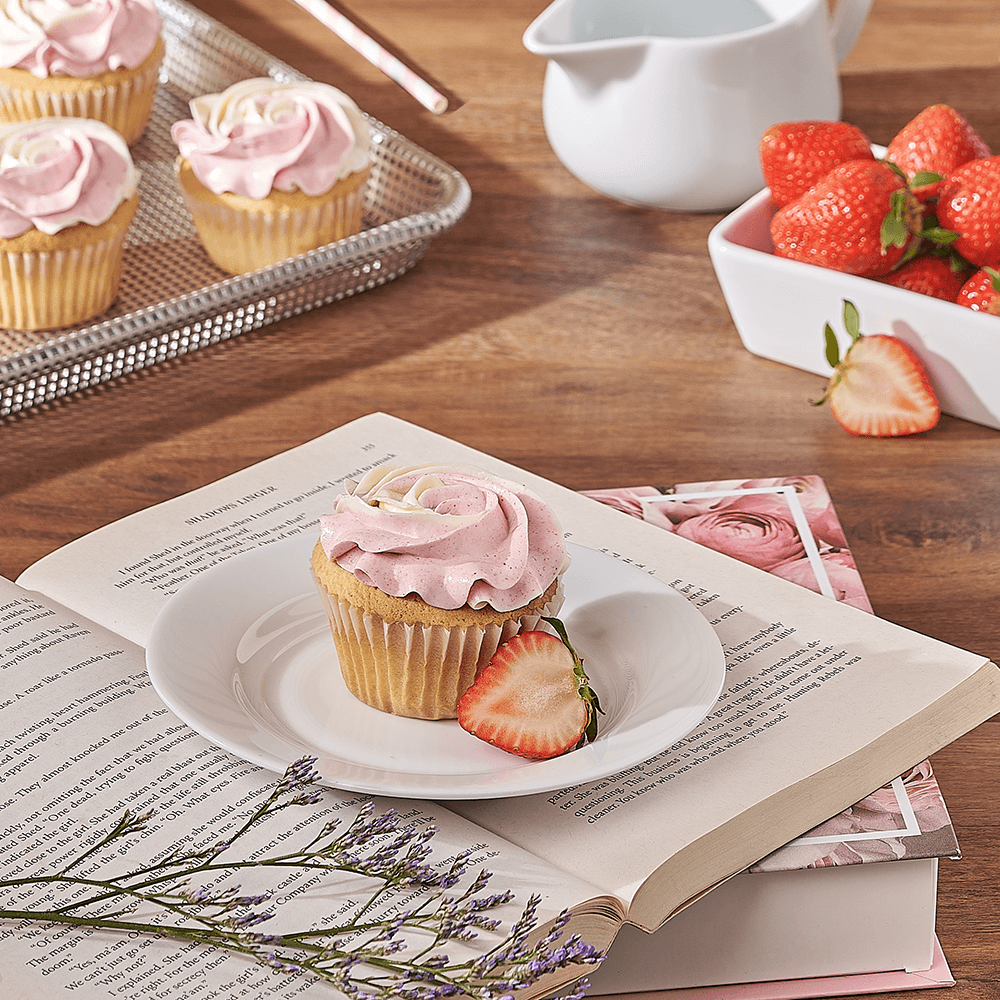 Vanilla Birthday Cupcakes with Strawberry – how the gift is presented