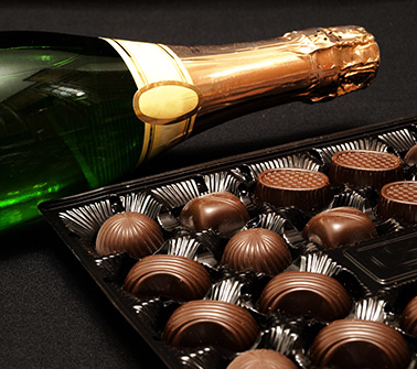 CHAMPAGNE & CHOCOLATE GIFT BASKETS DELIVERED TO CANADA